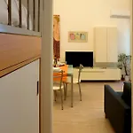 Dimora San Fermo 11 Apartment